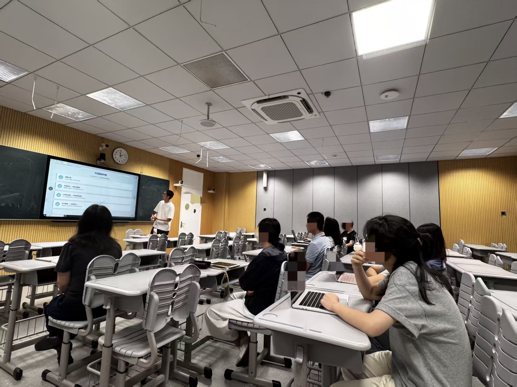 苏州校园 AI 赋能教学交流现场
